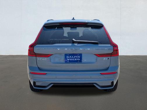 2026 Volvo XC60 B5 Plus
