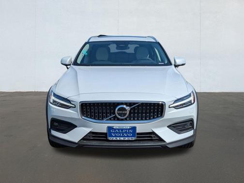 2026 Volvo V60 Cross Country B5 Ultra