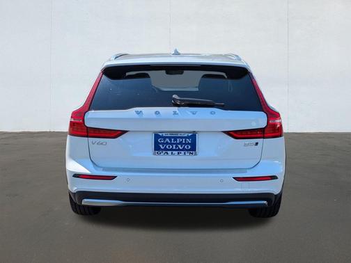 2026 Volvo V60 Cross Country B5 Ultra