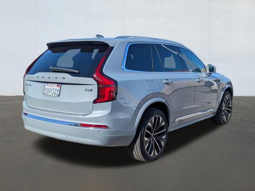 2025 Volvo XC90 B6 Plus 7-Seater