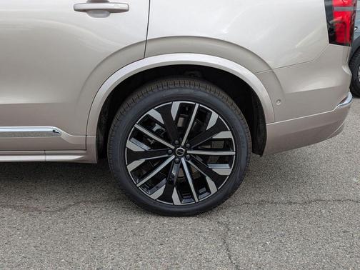 2026 Volvo XC90 Plug-In Hybrid T8 Plus 7-Seater