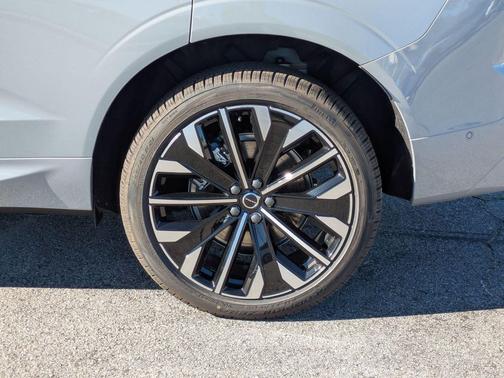 2026 Volvo XC60 Plug-In Hybrid T8 Ultra Dark