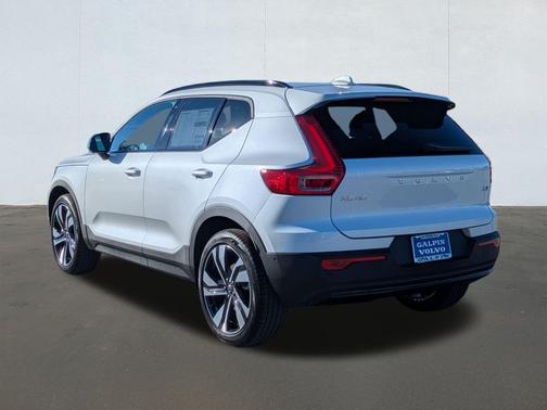 2026 Volvo XC40 B5 Ultra Dark