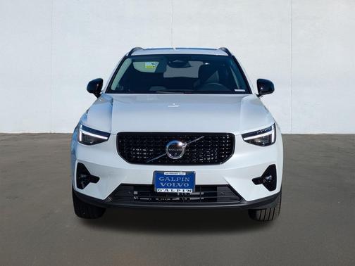 2026 Volvo XC40 B5 Ultra Dark