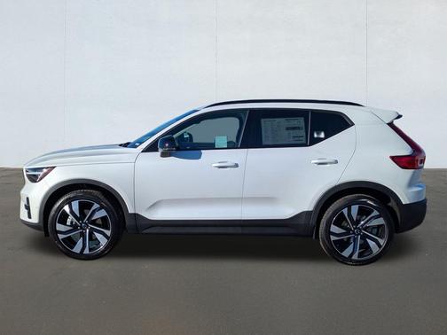 2026 Volvo XC40 B5 Ultra Dark