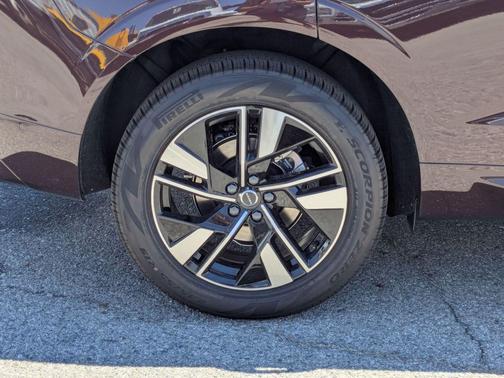 Mulberry Metallic 2026 Volvo XC60 B5 Plus