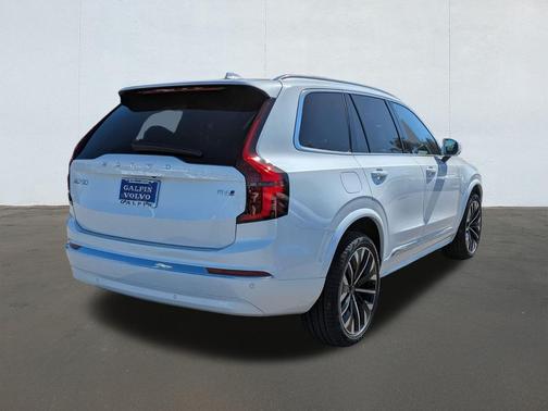 2026 Volvo XC90 B6 Plus 7-Seater
