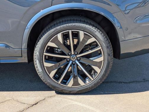 2026 Volvo XC90 B6 Ultra Dark Theme 7-Seater