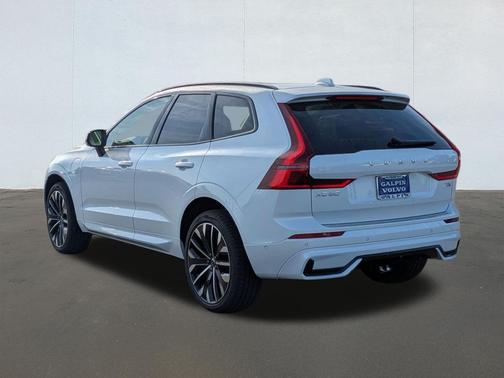 Crystal White Metallic 2026 Volvo XC60 Plug-In Hybrid T8 Ultra Dark
