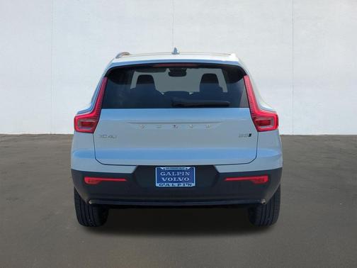 2026 Volvo XC40 B5 Plus Dark