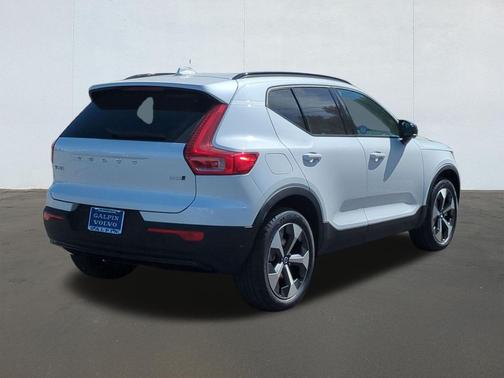 2026 Volvo XC40 B5 Plus Dark