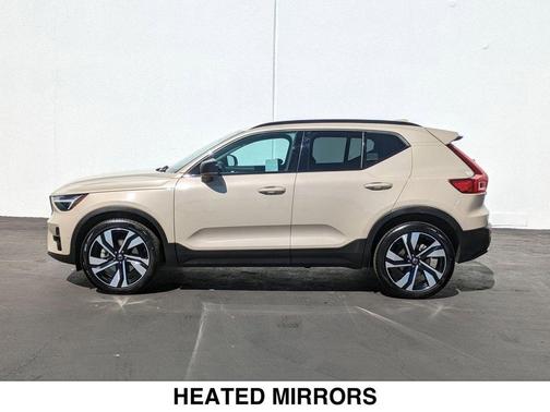 2025 Volvo XC40 B5 Plus Dark Theme