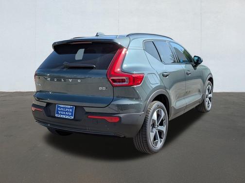 2026 Volvo XC40 B5 Plus