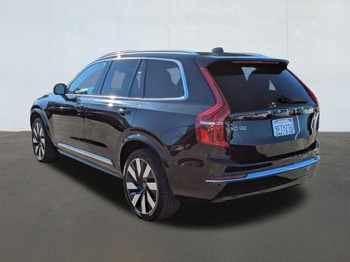 2023 Volvo XC90 Recharge Plug-In Hybrid T8 Ultimate Bright Theme 7-Seater