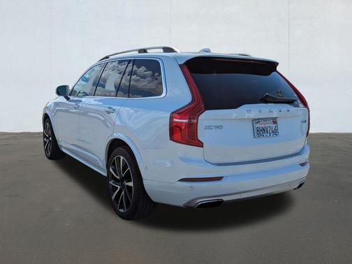 2019 Volvo XC90 T6 Momentum