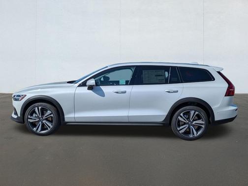 2026 Volvo V60 Cross Country B5 Plus