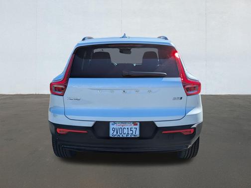 2025 Volvo XC40 B5 Plus Dark Theme