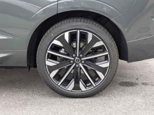 2026 Volvo XC60 B5 Ultra Dark