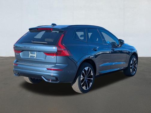 2026 Volvo XC60 B5 Plus Dark