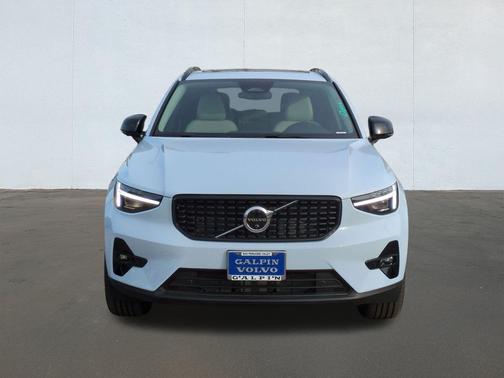 2026 Volvo XC40 B5 Plus Dark