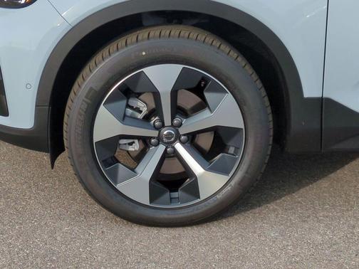 2026 Volvo XC40 B5 Plus Dark