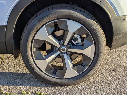 2026 Volvo XC40 B5 Plus Dark