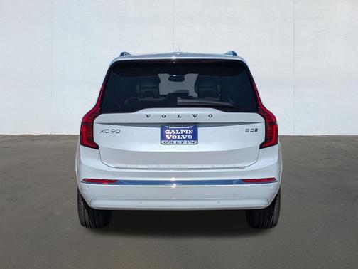 2026 Volvo XC90 B5 Plus Bright