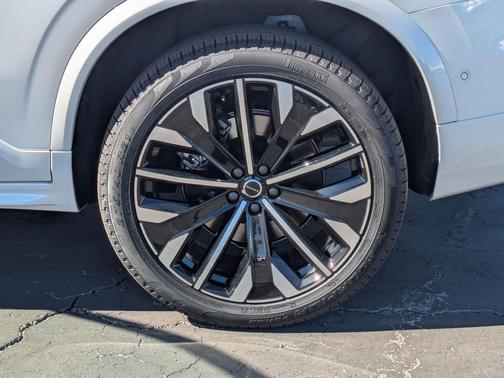 2026 Volvo XC90 B5 Plus Bright