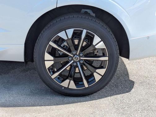 2026 Volvo XC60 B5 Plus Dark