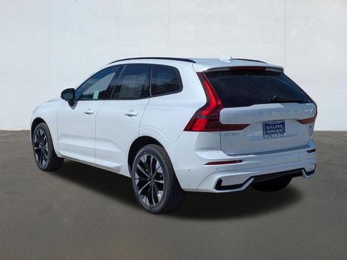2026 Volvo XC60 B5 Plus Dark