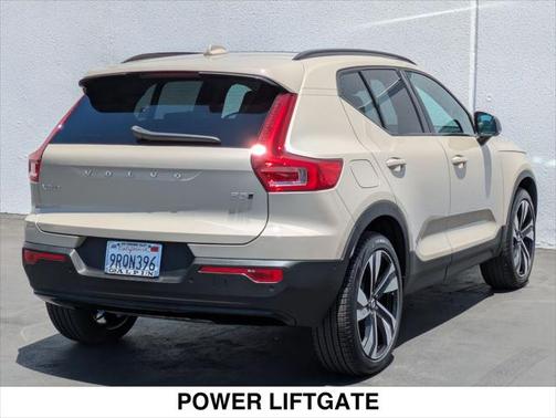 2025 Volvo XC40 B5 Plus Dark Theme