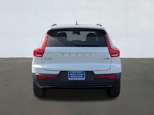 2026 Volvo XC40 B5 Plus Dark
