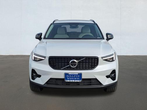 2026 Volvo XC40 B5 Plus Dark