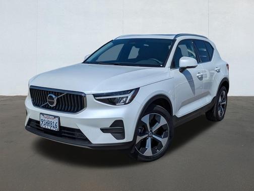 2025 Volvo XC40 B5 Core Bright Theme