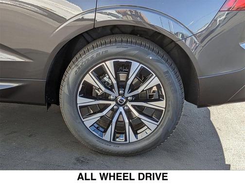 2025 Volvo XC60 B5 Core