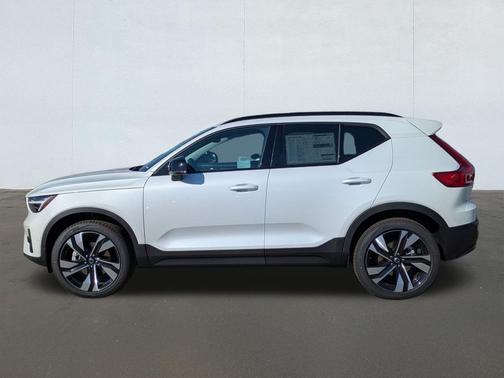 2026 Volvo XC40 B5 Ultra