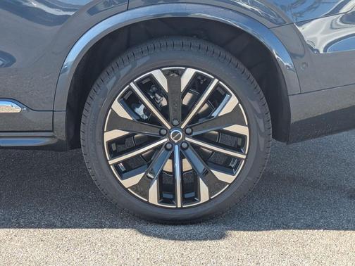 2026 Volvo XC90 B6 Plus Bright