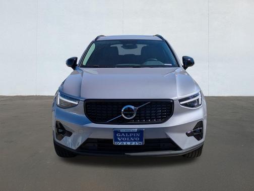 2026 Volvo XC40 B5 Ultra