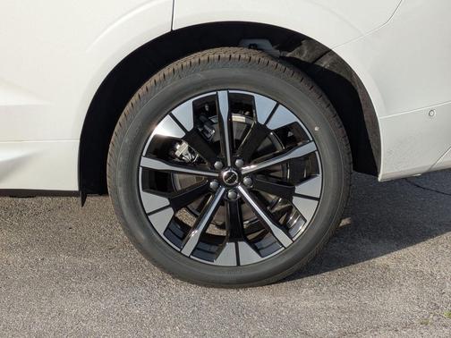 2026 Volvo XC60 Plug-In Hybrid T8 Plus Dark