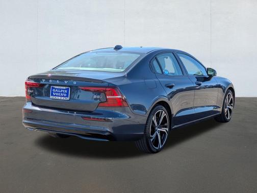 2024 Volvo S60 B5 Plus Dark Theme