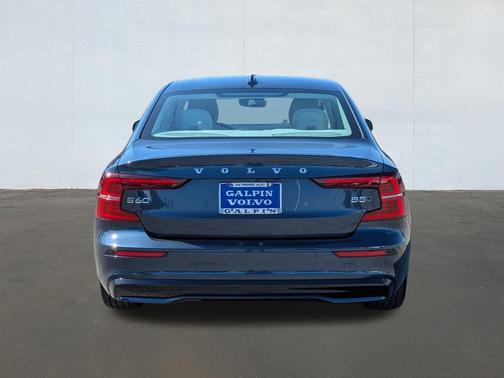 2024 Volvo S60 B5 Plus Dark Theme