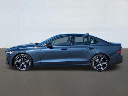 2024 Volvo S60 B5 Plus Dark Theme