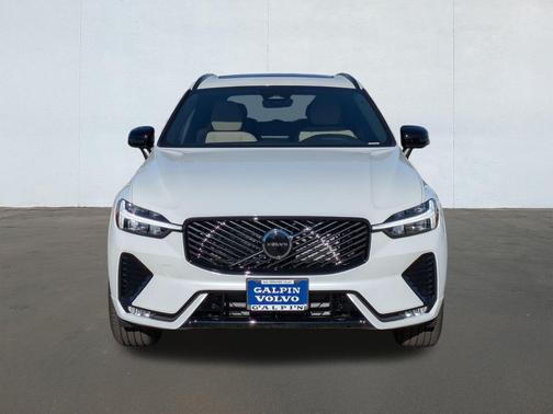 2026 Volvo XC60 B5 Core Dark