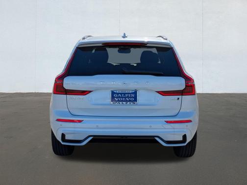 2026 Volvo XC60 B5 Core Dark