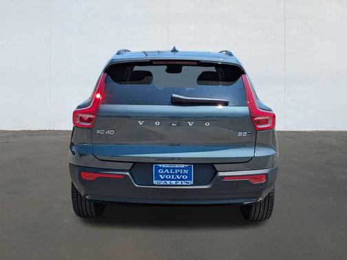 2026 Volvo XC40 B5 Ultra