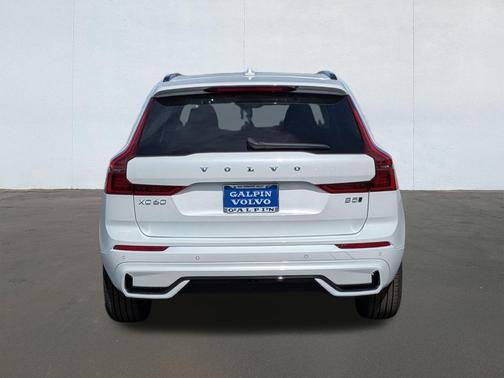 2026 Volvo XC60 B5 Core Dark