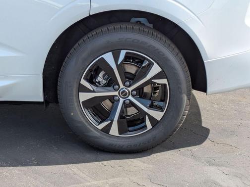 2026 Volvo XC60 B5 Core Dark