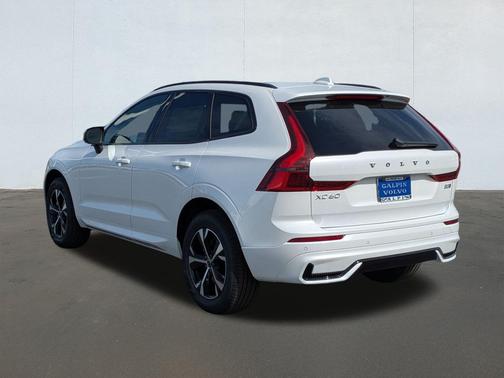 2026 Volvo XC60 B5 Core Dark