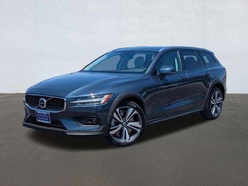 Denim Blue Metallic 2026 Volvo V60 Cross Country Plus, B5 AWD Gas (mild hybrid)