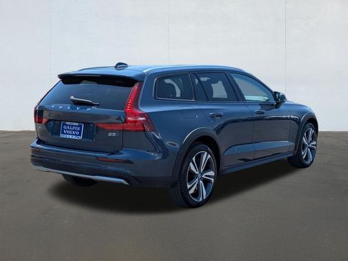 Denim Blue Metallic 2026 Volvo V60 Cross Country Plus, B5 AWD Gas (mild hybrid)